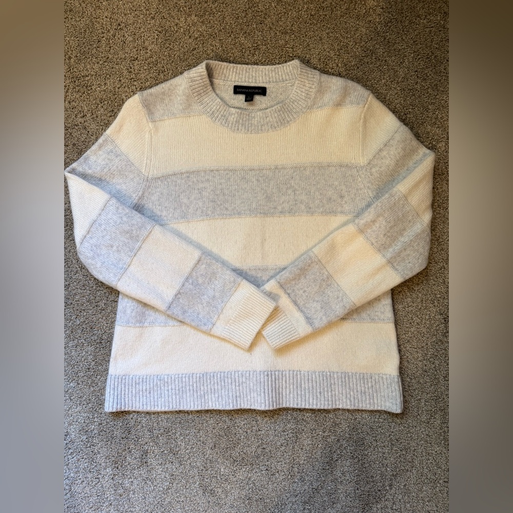 Banana Republic Womens Crewneck Sweater in Cream and Gray - Size Large
